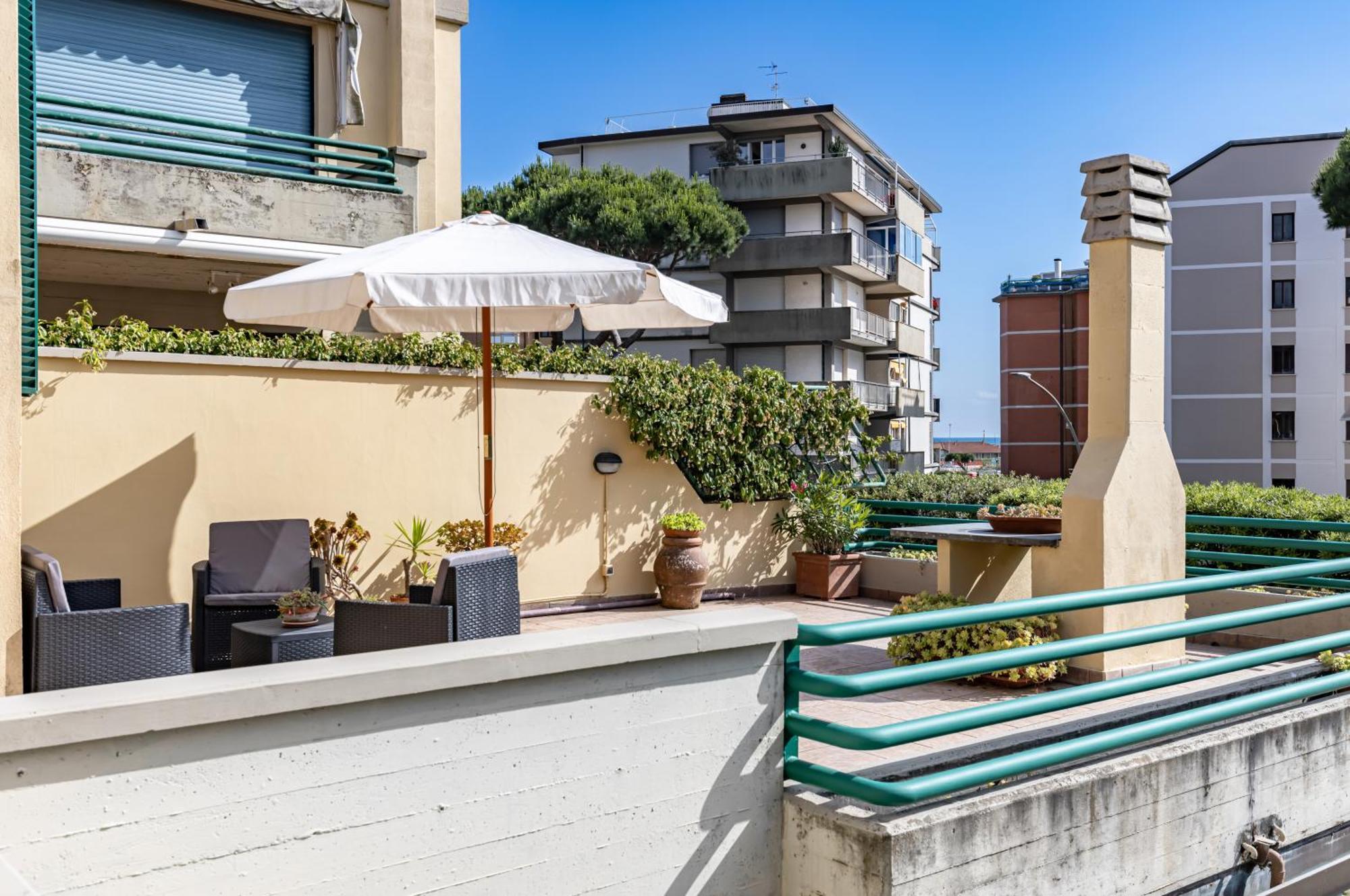 Two-Levels Apartment With Terrace And Parking Viareggio Exterior foto